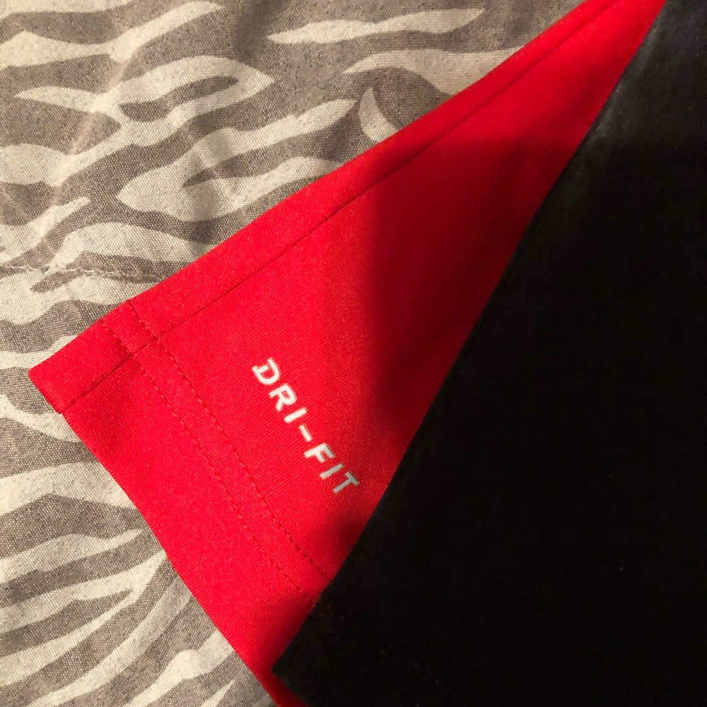 Nike Shirts - Picture 6 of 6